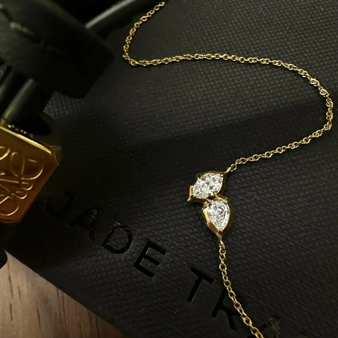 /public/photos/live/Toi Et Moi Style Pear Cut Bezel Moissanite Pendant 464 (3).webp